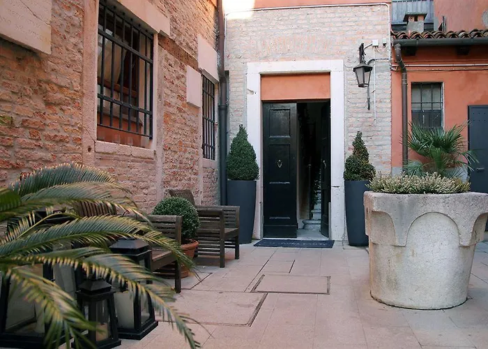 Ca' Della Corte Bed & Breakfast 4*